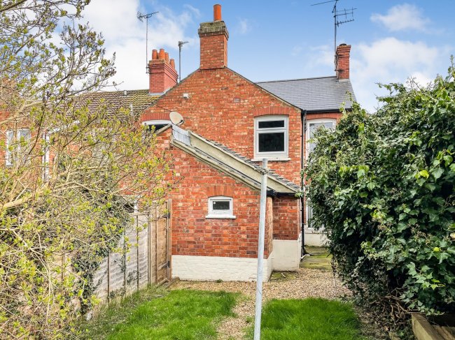 231 Wellingborough Road, Rushden NN10 9XT
 9