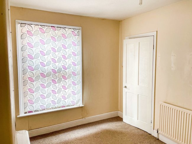 231 Wellingborough Road, Rushden NN10 9XT
 9