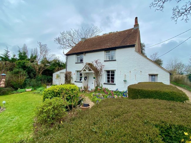 Oakfield Cottage, Packsfield Lane, Wootton Bridge, Ryde, Isle of Wight PO33 4RP
 6