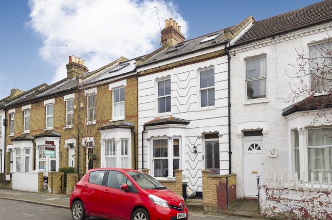 97 Graveney Road, Tooting, London, SW17 0EJ
 5