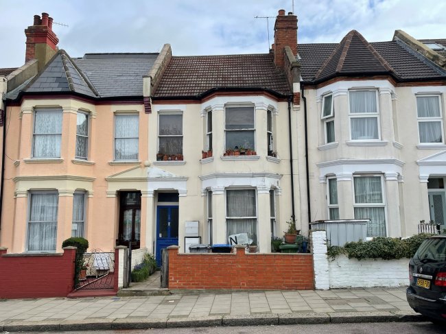 10B and 10C St Johns Avenue, Harlesden, London, NW10 4EE 9