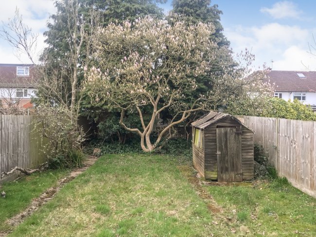 28 Fairmead Crescent, Edgware, HA8 8YQ
 8