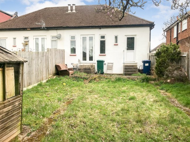 28 Fairmead Crescent, Edgware, HA8 8YQ
 8