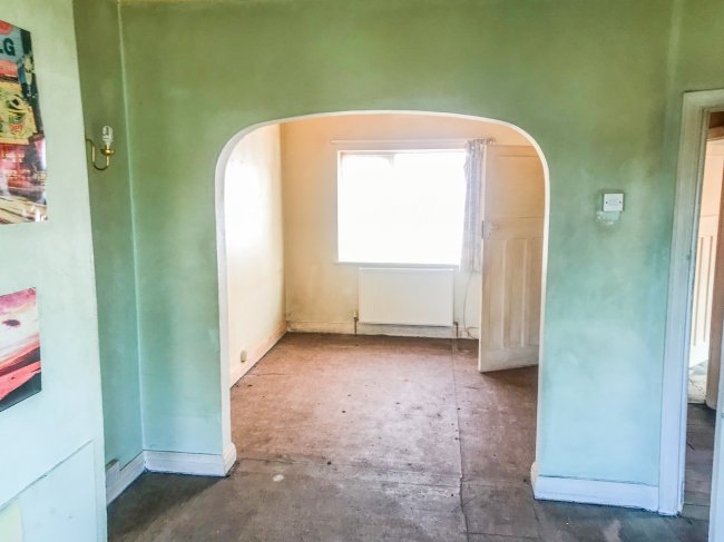 28 Fairmead Crescent, Edgware, HA8 8YQ
 8