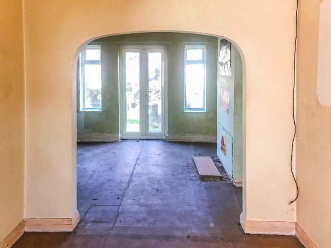 28 Fairmead Crescent, Edgware, HA8 8YQ
 8