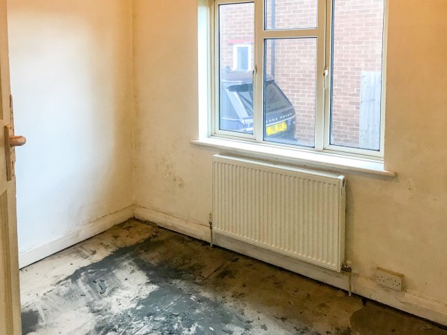 28 Fairmead Crescent, Edgware, HA8 8YQ
 8