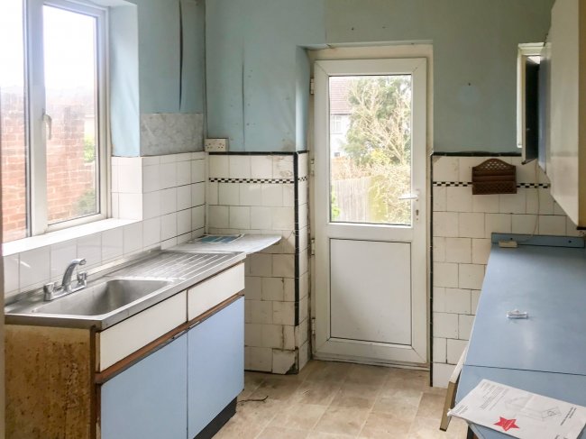 28 Fairmead Crescent, Edgware, HA8 8YQ
 8