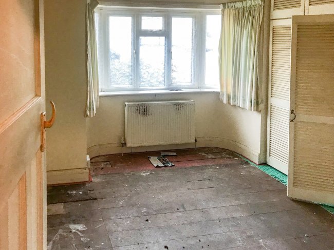 28 Fairmead Crescent, Edgware, HA8 8YQ
 8