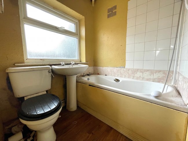 31 Astill Drive, Leicester, LE4 2PB
 7