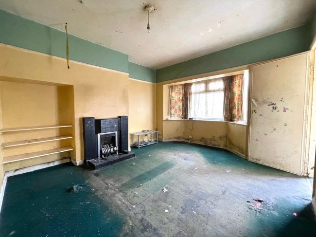 31 Astill Drive, Leicester, LE4 2PB
 7