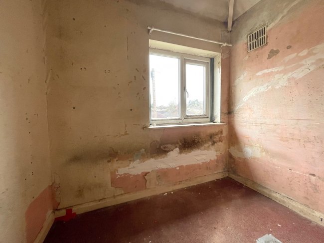 31 Astill Drive, Leicester, LE4 2PB
 7