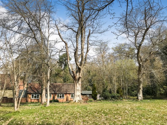 The Bungalows, Rowfant House, Wallage Lane, Rowfant, Crawley, West Sussex, RH10 4NG 10