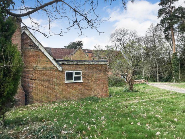The Bungalows, Rowfant House, Wallage Lane, Rowfant, Crawley, West Sussex, RH10 4NG 10