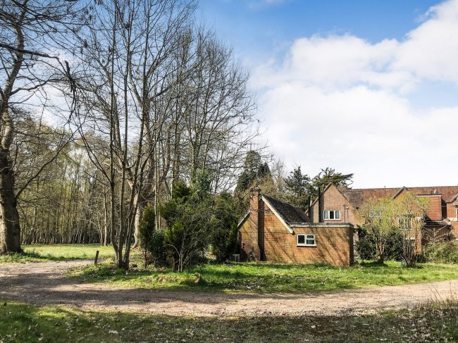 The Bungalows, Rowfant House, Wallage Lane, Rowfant, Crawley, West Sussex, RH10 4NG 10