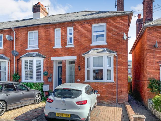 64 Queens Road, Alton, Hampshire GU34 1HX
 5