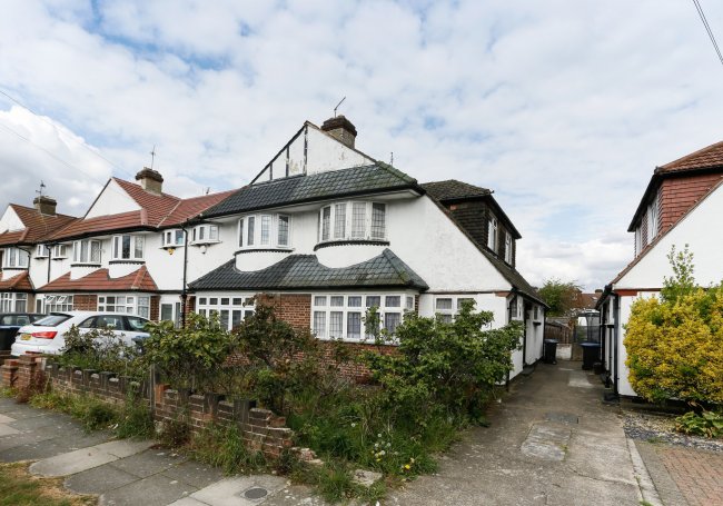 51 Melbourne Way, Enfield, EN1 1XG 2