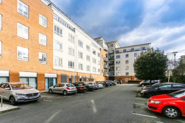 19 Bentfield House, 26 Heritage Avenue, Hendon, London NW9 5GE
 3