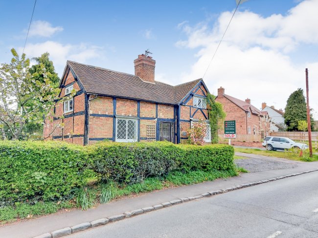 8 Birmingham Road, Stoneleigh, Coventry, Warwickshire, CV8 3DD 5