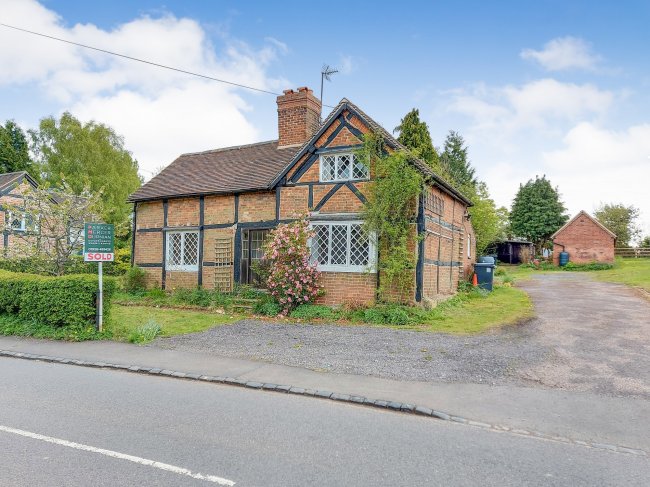 8 Birmingham Road, Stoneleigh, Coventry, Warwickshire, CV8 3DD 5