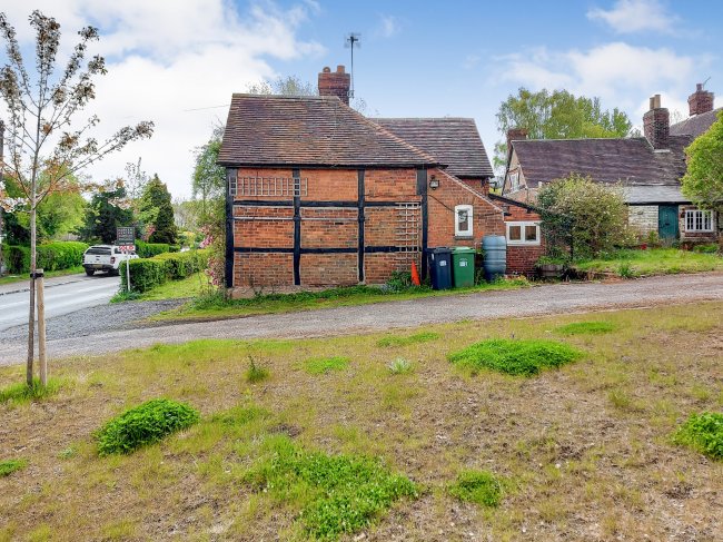 8 Birmingham Road, Stoneleigh, Coventry, Warwickshire, CV8 3DD 5