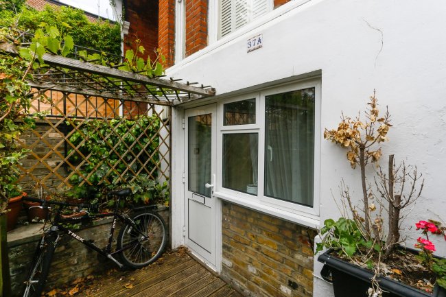 37a Oakhill Road, Putney, London SW15 2QJ
 7