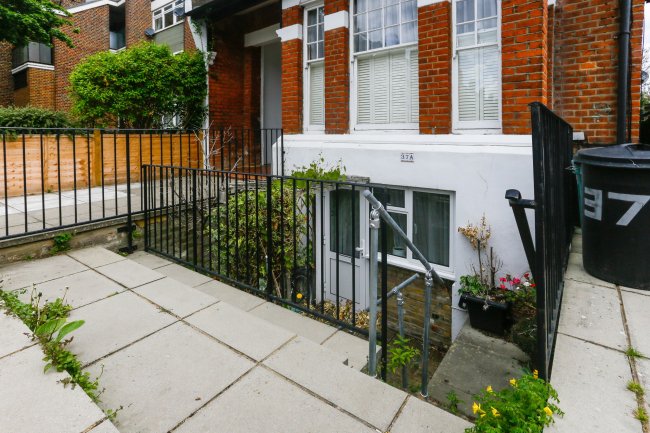 37a Oakhill Road, Putney, London SW15 2QJ
 7
