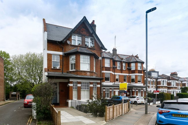 37a Oakhill Road, Putney, London SW15 2QJ
 7