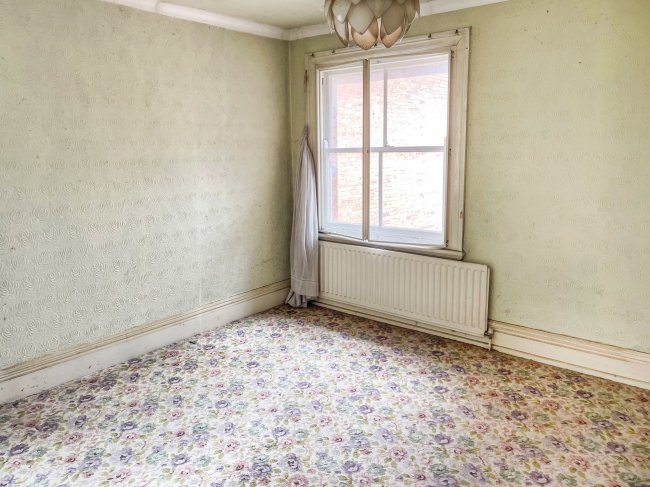 19 Carter Street, Uttoxeter, Staffordshire, ST14 8EY 
 4