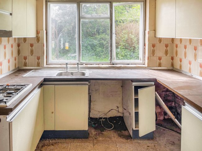 19 Carter Street, Uttoxeter, Staffordshire, ST14 8EY 
 4