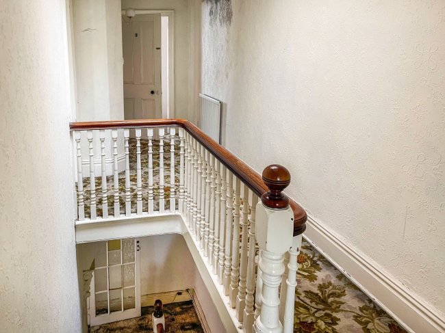 19 Carter Street, Uttoxeter, Staffordshire, ST14 8EY 
 4