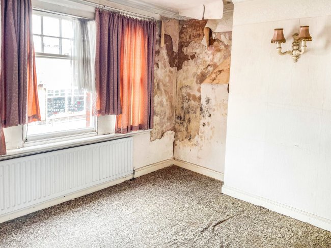 19 Carter Street, Uttoxeter, Staffordshire, ST14 8EY 
 4