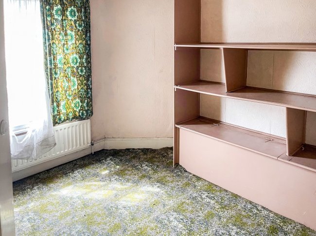 19 Carter Street, Uttoxeter, Staffordshire, ST14 8EY 
 4