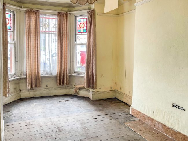 19 Carter Street, Uttoxeter, Staffordshire, ST14 8EY 
 4