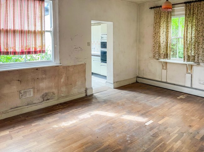 19 Carter Street, Uttoxeter, Staffordshire, ST14 8EY 
 4