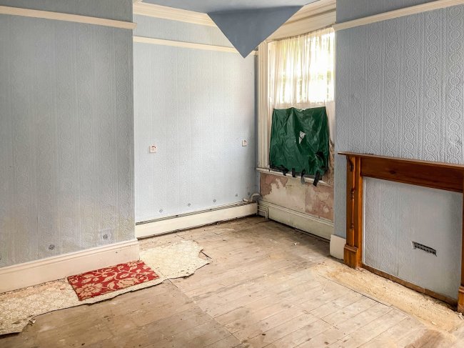 19 Carter Street, Uttoxeter, Staffordshire, ST14 8EY 
 4