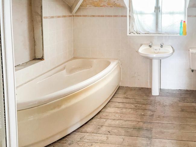 121 Haywood Road, Mapperley, Nottingham, Nottinghamshire, NG3 6AF
 2