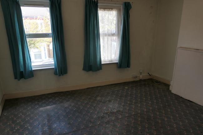 First Floor Flat, 9 Moffat Road, Tooting, London SW17 7EZ
 9