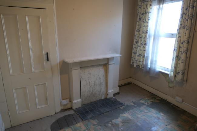 First Floor Flat, 9 Moffat Road, Tooting, London SW17 7EZ
 9