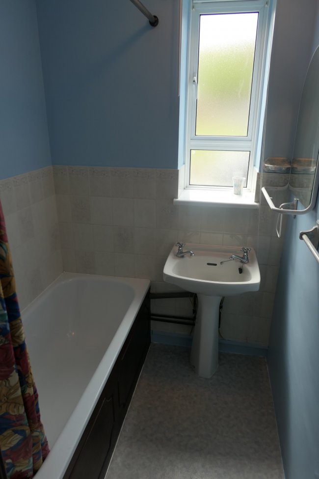 24 Markham House, Bowen Drive, West Dulwich, London SE21 8QQ
 3