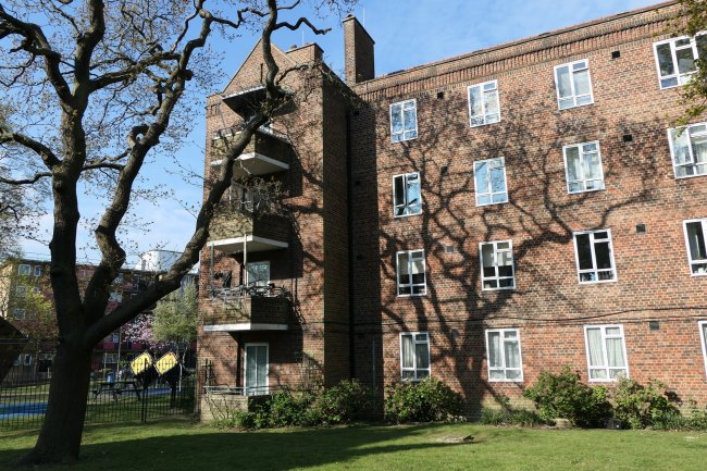 24 Markham House, Bowen Drive, West Dulwich, London SE21 8QQ
 3