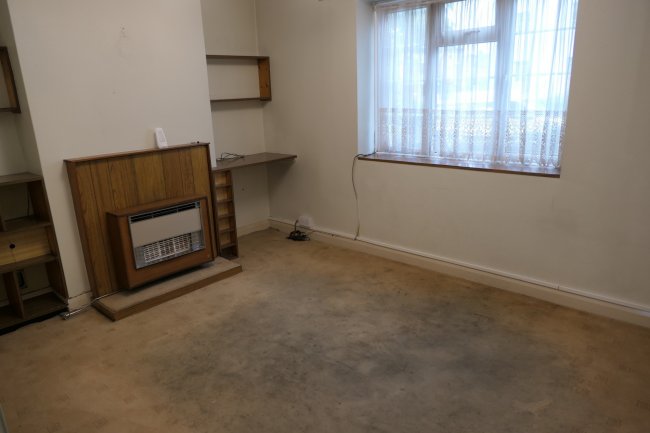 8 Springfield Court, Lynton Road, Acton, London W3 9EA
 7