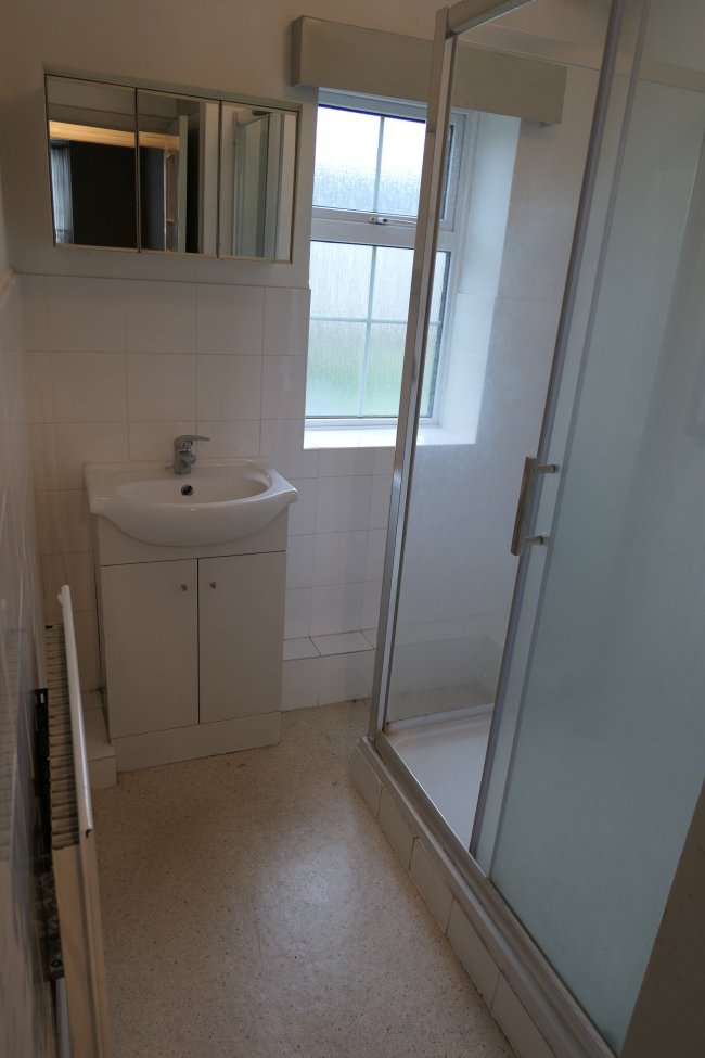 8 Springfield Court, Lynton Road, Acton, London W3 9EA
 7