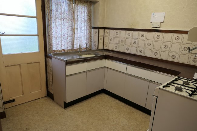 8 Springfield Court, Lynton Road, Acton, London W3 9EA
 7