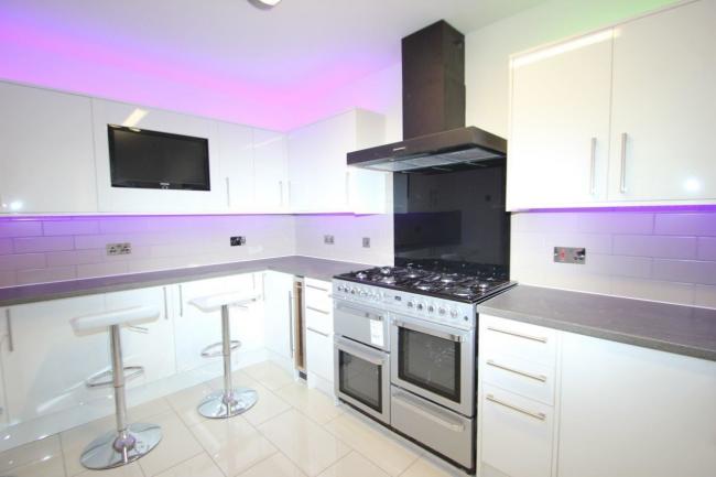 247 Fellow Court, Weymouth Terrace, Bethnal Green, London E2 8LL
 5