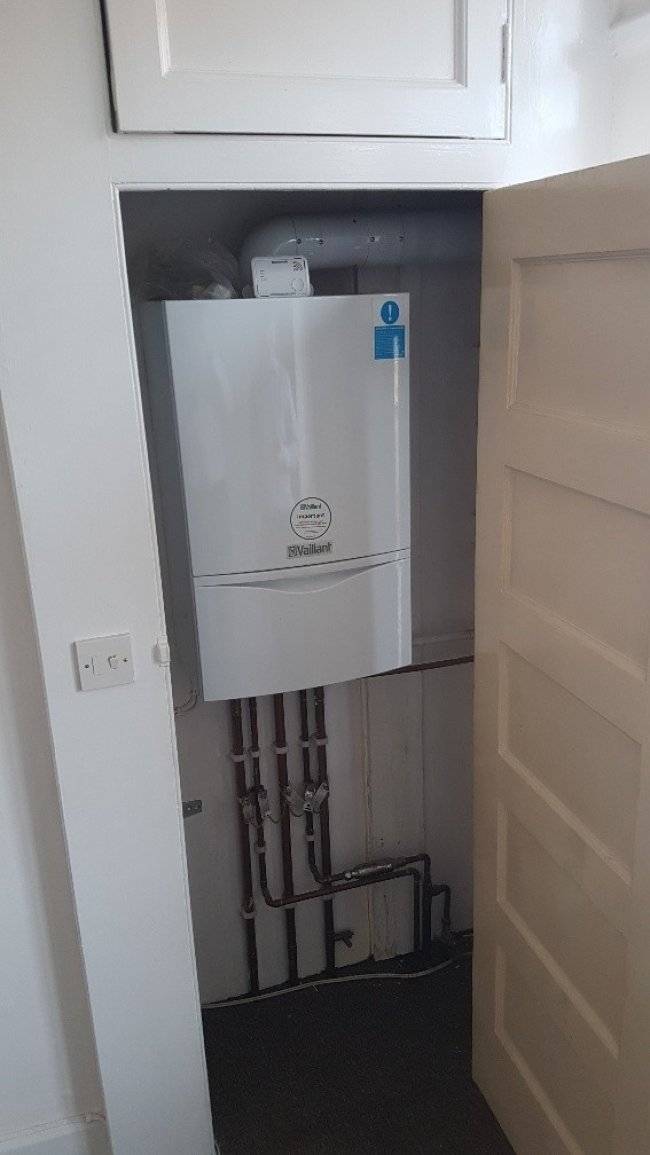 First Floor Flat, 110 Villiers Road, Surbiton, Surrey KT5 8BH
 6