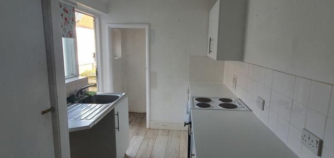 First Floor Flat, 110 Villiers Road, Surbiton, Surrey KT5 8BH
 6