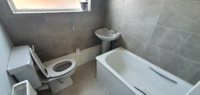 First Floor Flat, 110 Villiers Road, Surbiton, Surrey KT5 8BH
 6