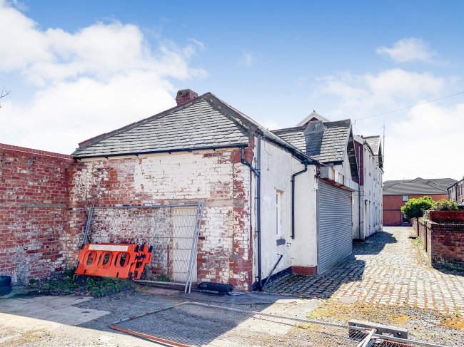 108A St Andrew Road North, Lytham St Annes, Lancashire FY8 2JQ
 1