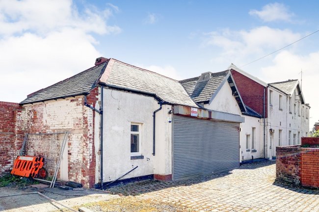 108A St Andrew Road North, Lytham St Annes, Lancashire FY8 2JQ
 1