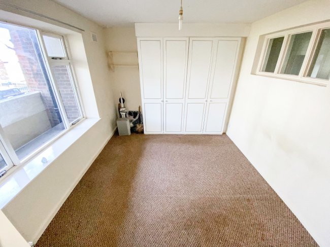 12 Sydney House, Adelaide Street, Hull, HU1 2SU
 3